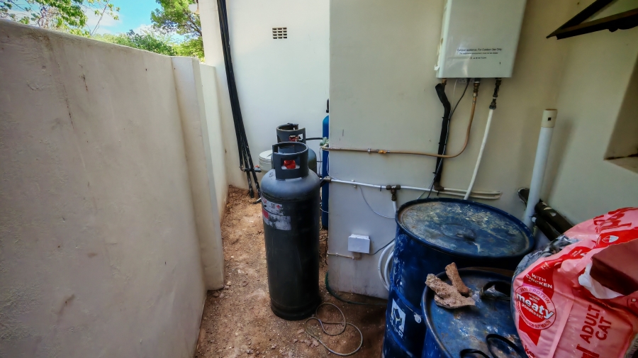 6 Bedroom Property for Sale in Middelburg Eastern Cape